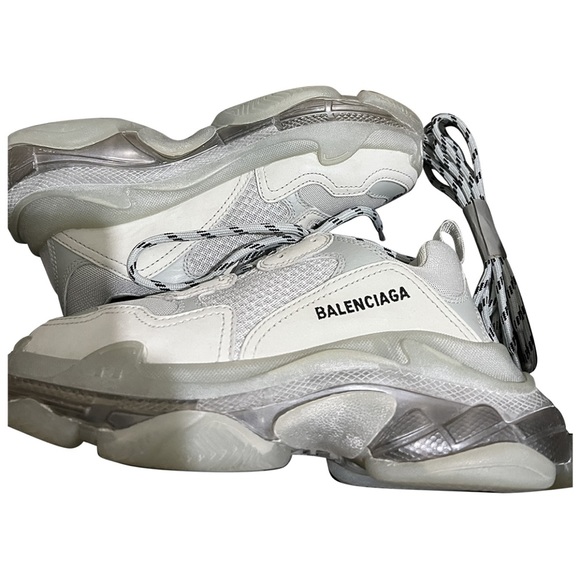 New Authentic Balenciaga Grey triple S leather sneakers / Dust bag / box